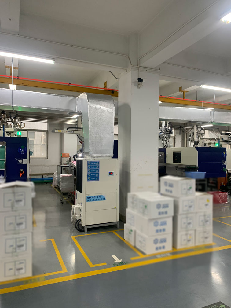 注塑車間崗位空調-蒸發冷省電空調立式管道機組