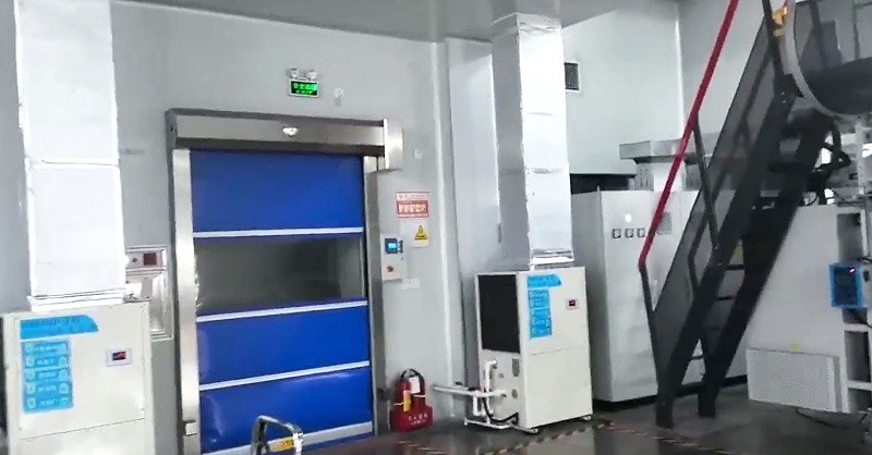 工業(yè)廠房區(qū)域崗位降溫，安裝星科蒸發(fā)冷省電空調(diào)-立式管道機(jī)